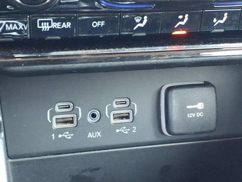 Used 2023 Jeep Grand Cherokee Laredo RWD image 9