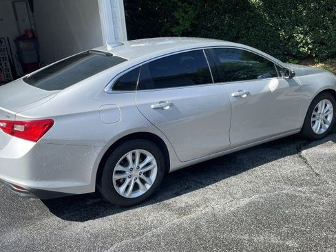 Used 2018 Chevrolet Malibu LT FWD image 3