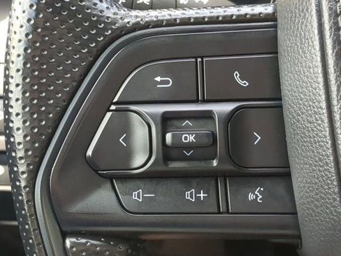 Used 2025 Toyota Tacoma SR5 AWD/4WD image 24