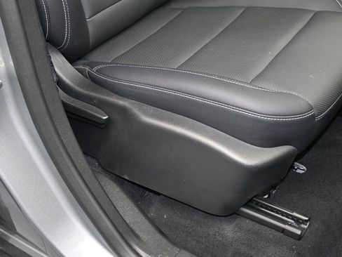 Used 2025 Chevrolet Traverse LT image 45