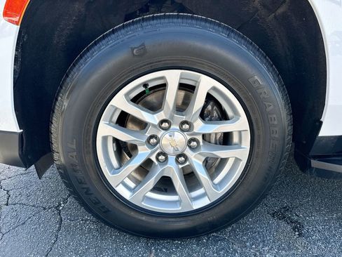 Used 2023 Chevrolet Suburban LT image 12