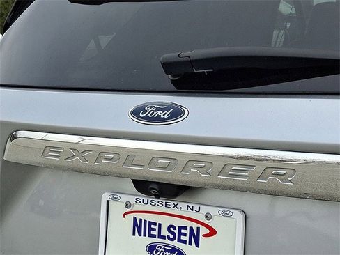 Certified 2021 Ford Explorer XLT w/ Equipment Group 202A image 24
