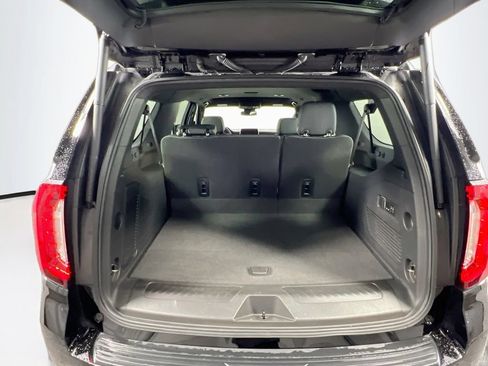 Used 2023 GMC Yukon XL SLT w/ SLT Luxury Package AWD/4WD image 26