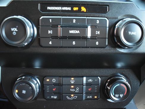 Used 2019 Ford F150 XLT w/ Equipment Group 302A Luxury image 33