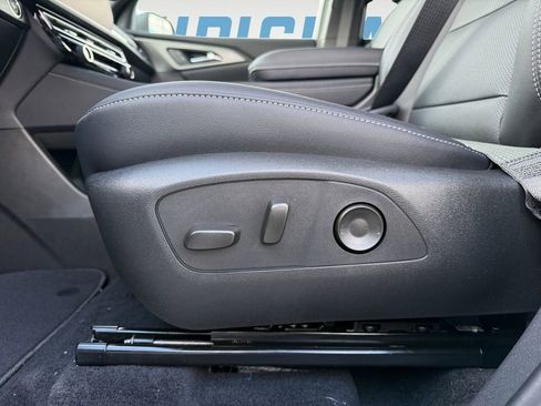 New 2026 Chevrolet Traverse LT image 17