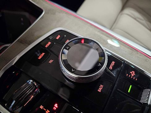 New 2026 BMW X7 M60i image 25