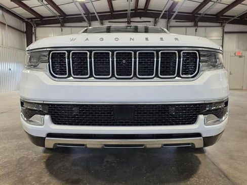 Used 2023 Jeep Wagoneer L Series III w/ Premium Group I AWD/4WD image 8