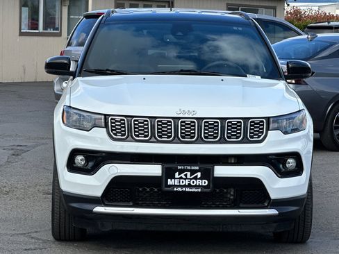 Used 2025 Jeep Compass Limited AWD/4WD image 9