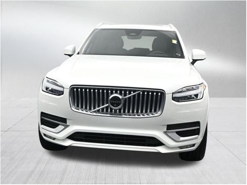 Used 2023 Volvo XC90 B5 Plus AWD/4WD image 8
