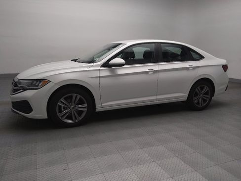 Used 2024 Volkswagen Jetta SE image 2