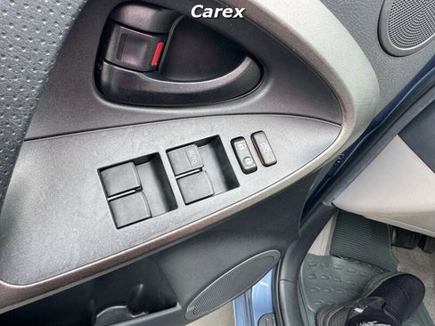 Used 2011 Toyota RAV4 image 24