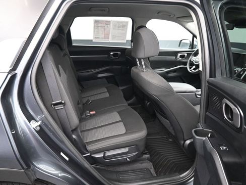 Used 2023 Kia Sorento LX image 13