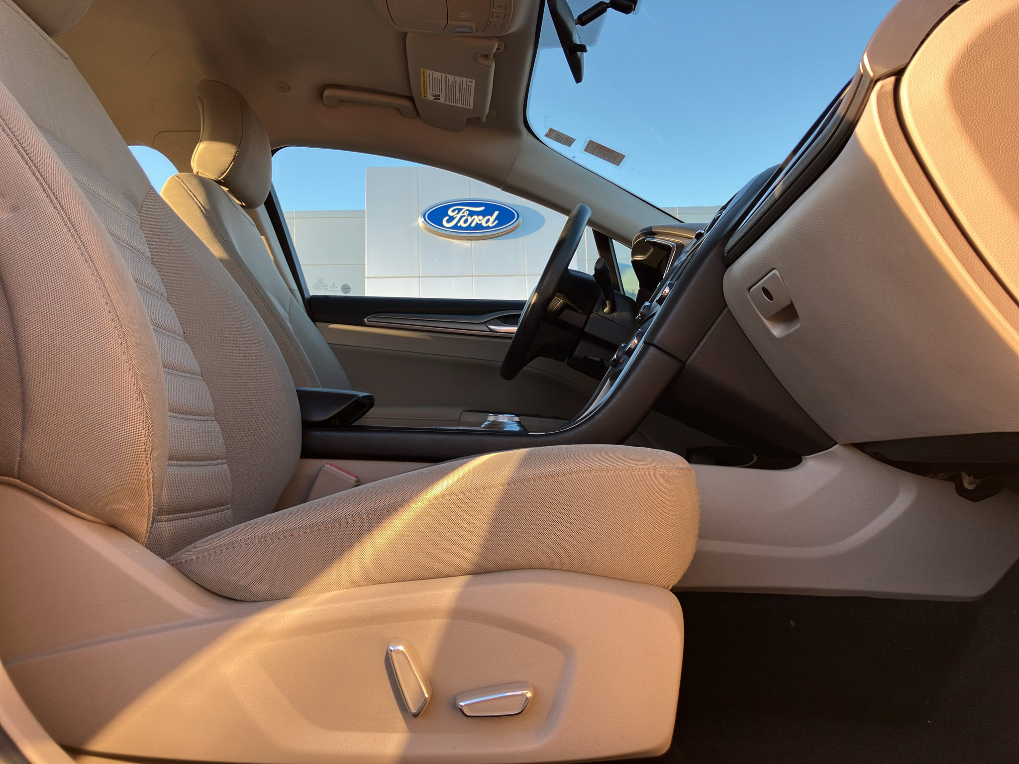 Used 2018 Ford Fusion SE FWD image 33