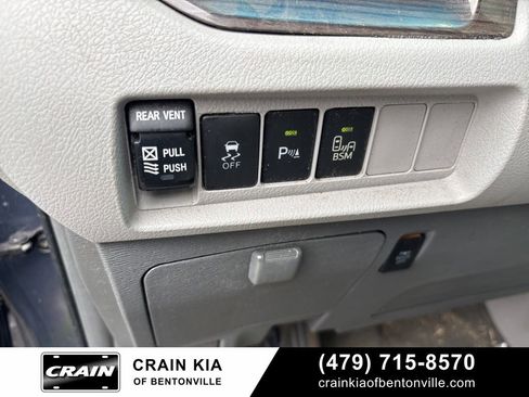 Used 2017 Toyota Sienna XLE w/ XLE Navigation Package FWD image 9