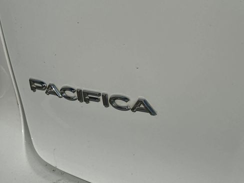 Used 2023 Chrysler Pacifica Limited image 15