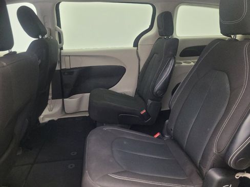 Used 2022 Chrysler Voyager LX FWD image 18