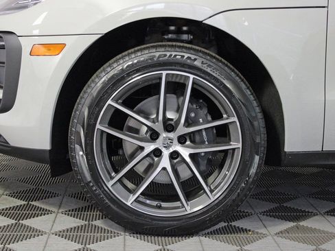 Certified 2026 Porsche Macan AWD/4WD image 38