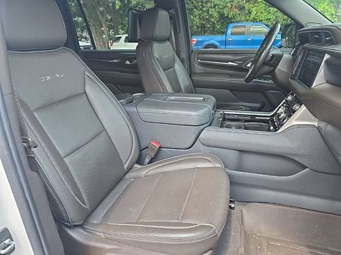 Used 2021 GMC Yukon XL Denali w/ Denali Ultimate Package AWD/4WD image 9