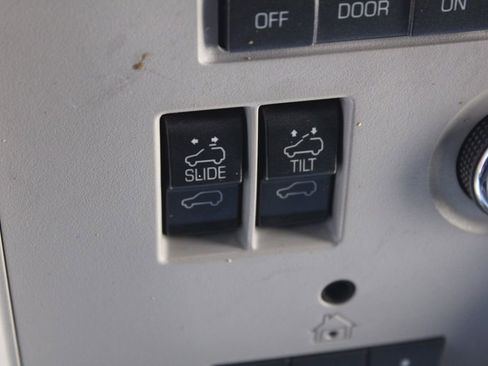 Used 2019 Chevrolet Suburban LT image 30