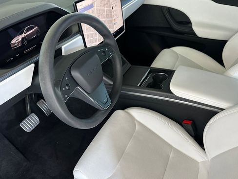 Used 2023 Tesla Model X AWD/4WD image 9