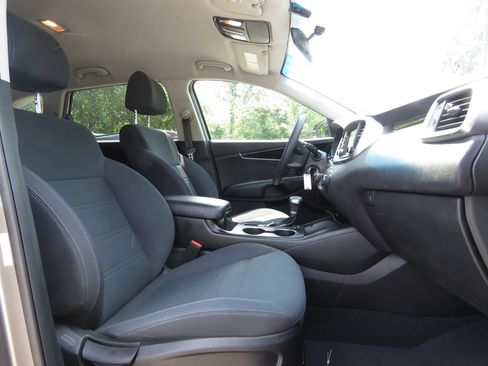 Used 2019 Kia Sorento AWD V6 image 13