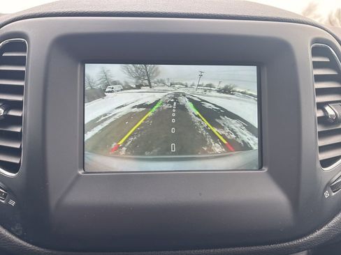 Certified 2021 Jeep Compass Latitude image 20