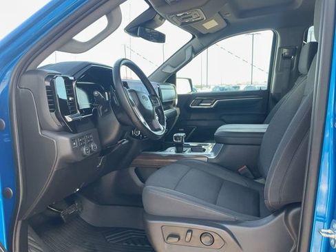 Used 2023 Chevrolet Silverado 1500 RST image 2