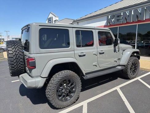 Used 2022 Jeep Wrangler Unlimited Sahara AWD/4WD image 9