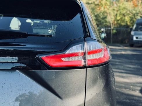 Used 2023 Ford Edge SEL w/ Sport Appearance Package image 12