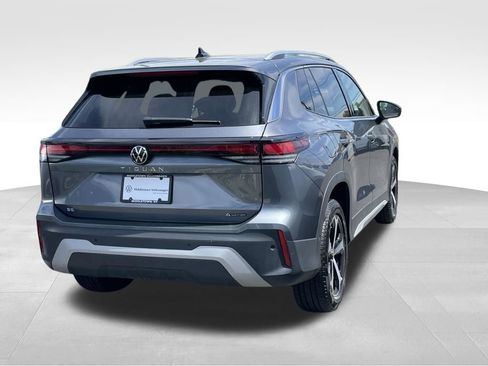 Certified 2025 Volkswagen Tiguan SE AWD/4WD image 4