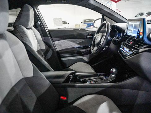 Certified 2019 Toyota C-HR XLE image 17