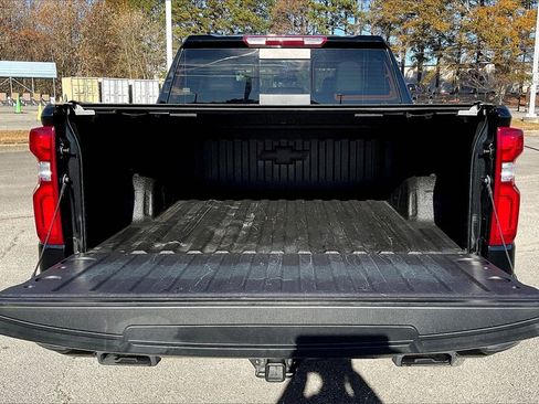 Used 2024 Chevrolet Silverado 1500 LT Trail Boss w/ Convenience Package II image 18