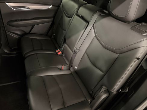 Certified 2025 Cadillac XT6 Luxury FWD image 30