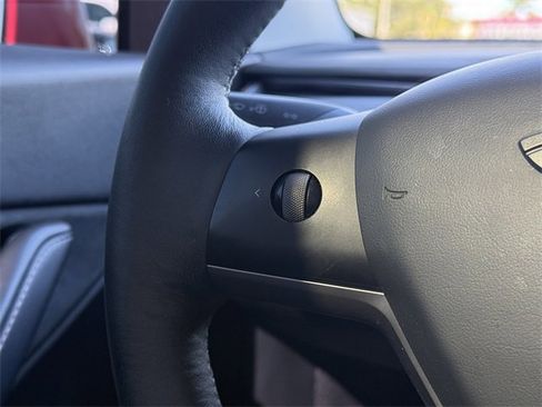 Used 2021 Tesla Model Y Long Range image 22