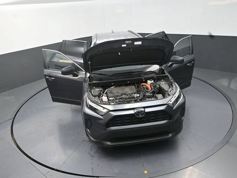 Used 2025 Toyota RAV4 LE AWD/4WD image 40