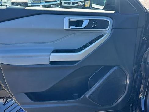 Used 2022 Ford Explorer XLT w/ Equipment Group 202A image 17