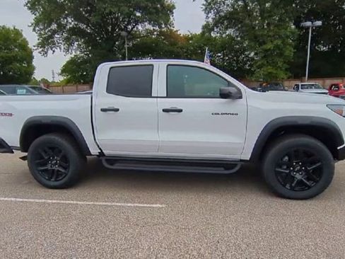 New 2025 Chevrolet Colorado Trail Boss w/ Off-Road Front Bumper Package image 2