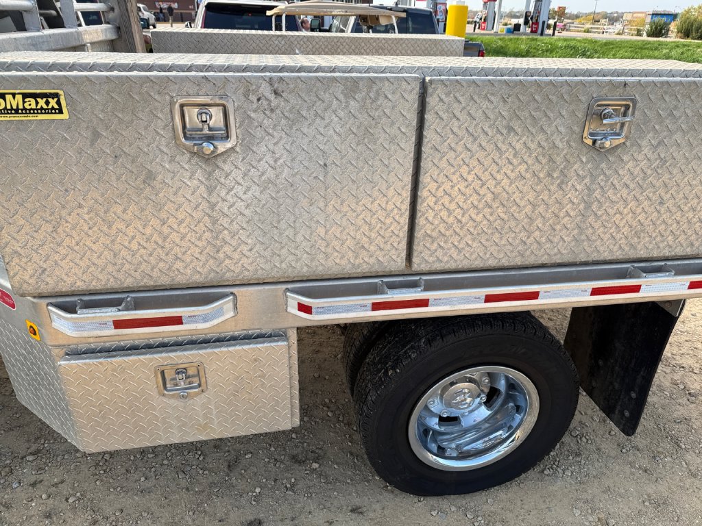 Used 2024 RAM 3500 Tradesman w/ Chrome Appearance Group AWD/4WD image 31
