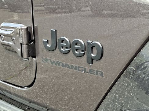 Used 2025 Jeep Wrangler Sahara w/ Safety Group AWD/4WD image 28