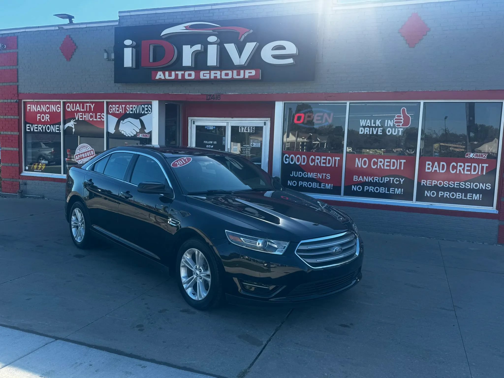 Used 2017 Ford Taurus SEL w/ Equipment Group 201A FWD image 1