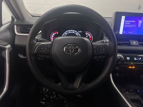 Used 2024 Toyota RAV4 XLE FWD image 17