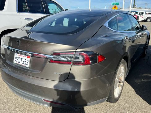 Used 2015 Tesla Model S 90D image 2