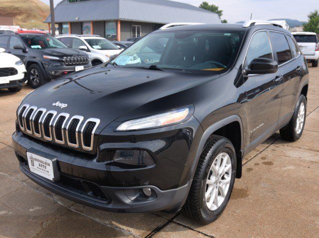Used 2017 Jeep Cherokee Latitude w/ Cold Weather Group AWD/4WD image 2