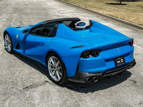 Used 2022 Ferrari 812 GTS RWD image 13