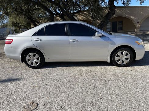 Used 2009 Toyota Camry LE FWD image 5