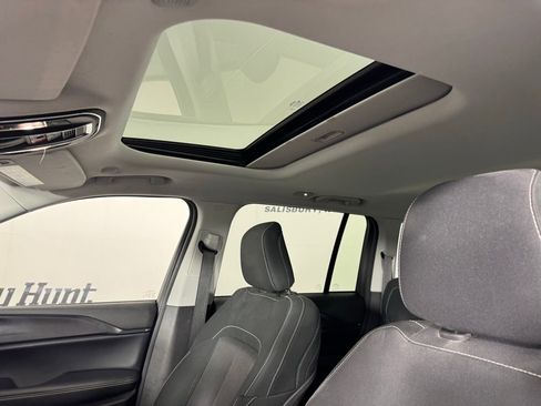 Used 2023 Jeep Grand Cherokee Laredo X image 4