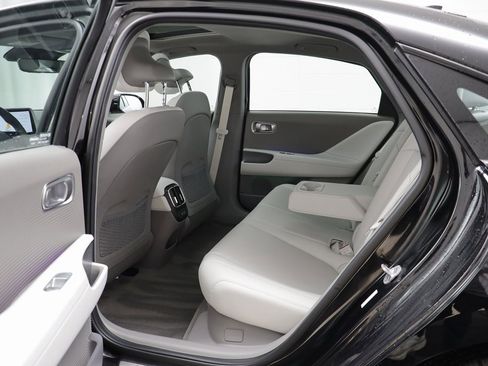 Used 2024 Hyundai Ioniq 6 Limited image 17