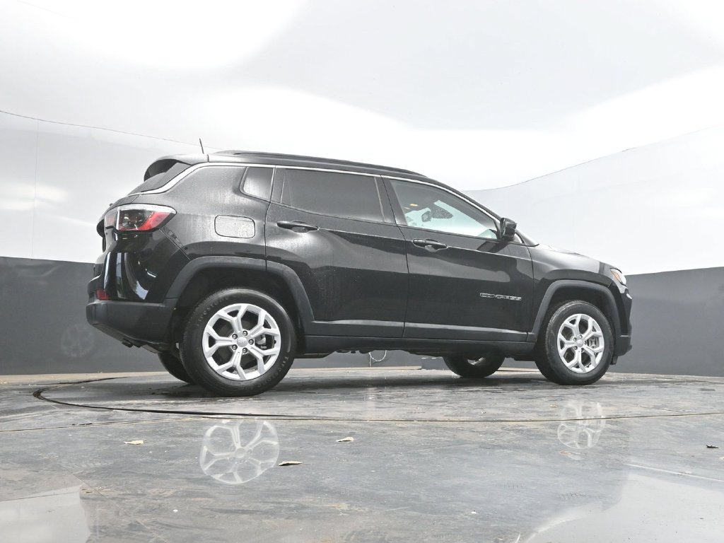 Used 2024 Jeep Compass Latitude AWD/4WD image 39