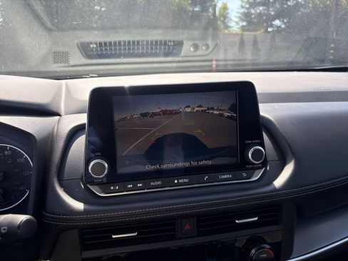 Used 2025 Nissan Rogue SV FWD image 25