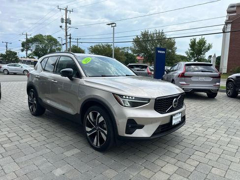 Used 2023 Volvo XC40 B5 Plus w/ Driver Assist Package AWD/4WD image 44